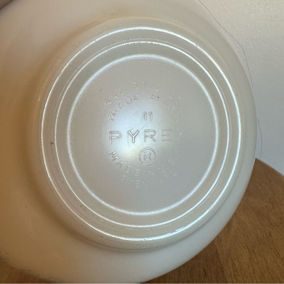 Vintage Pyrex 442 Amish Butterprint Cinderella 1.5 QT White Mixing Bowl Fading - Picture 11 of 16